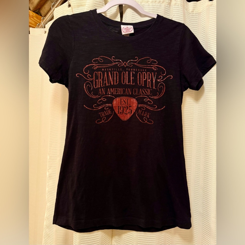 Grand Ole Opry Nashville Black with Red Graphic Women’s T-Shirt